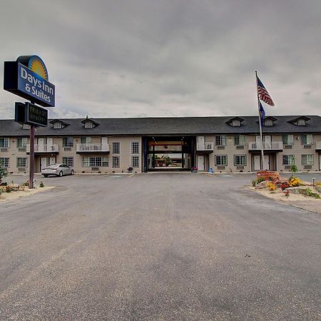 Days Inn & Suites By Wyndham Lolo Exterior foto