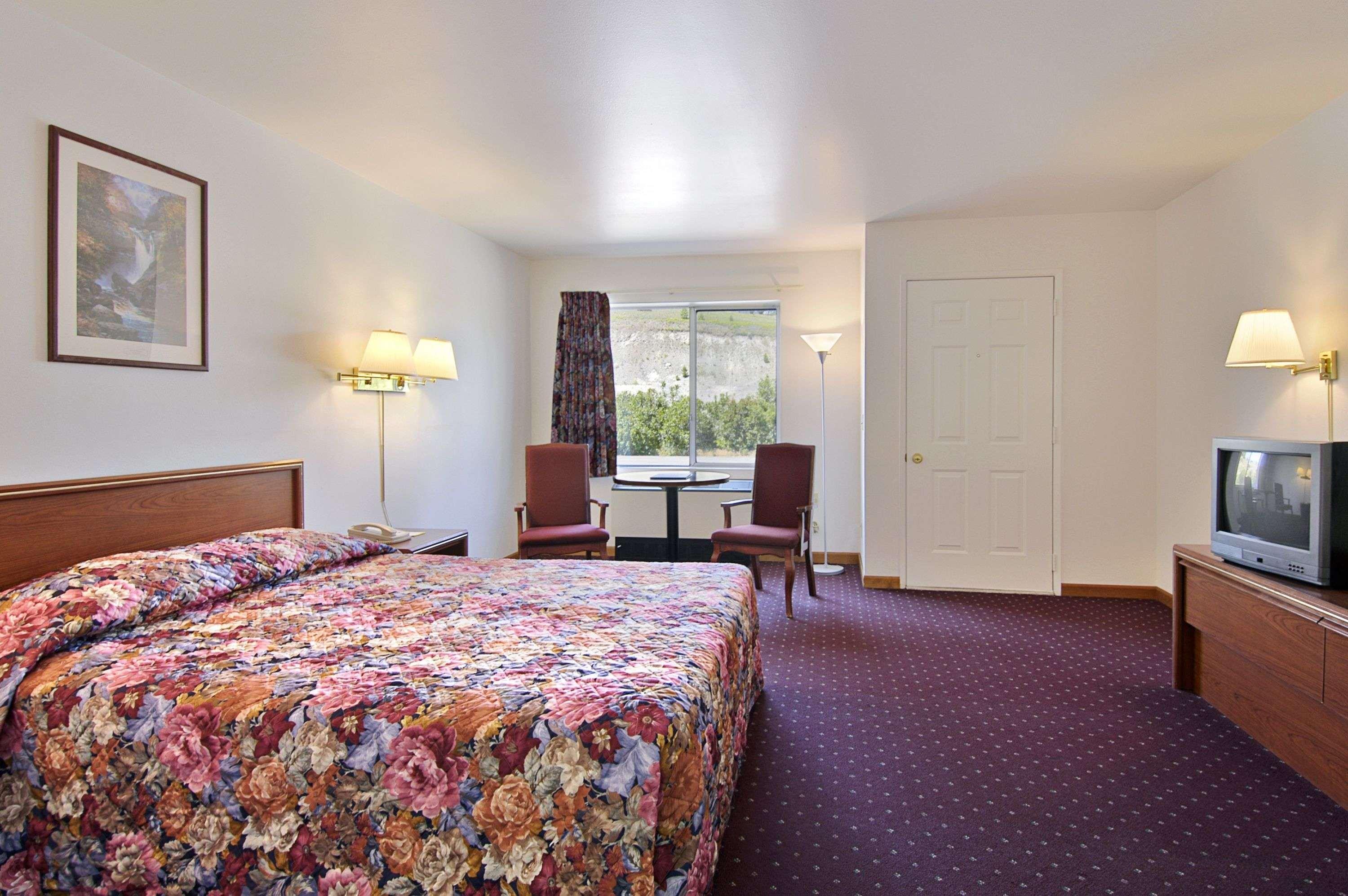Days Inn & Suites By Wyndham Lolo Exterior foto